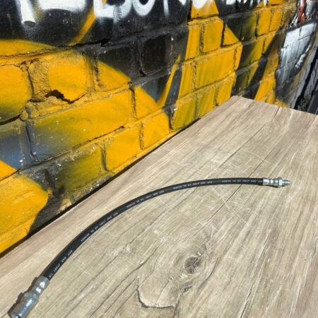 шланг тормозной передний вкручивающийся (ВР001023)