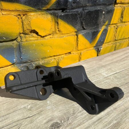 Кронштейн компрессора и генератор