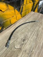 шланг тормозной передний вкручивающийся (ВР001023)