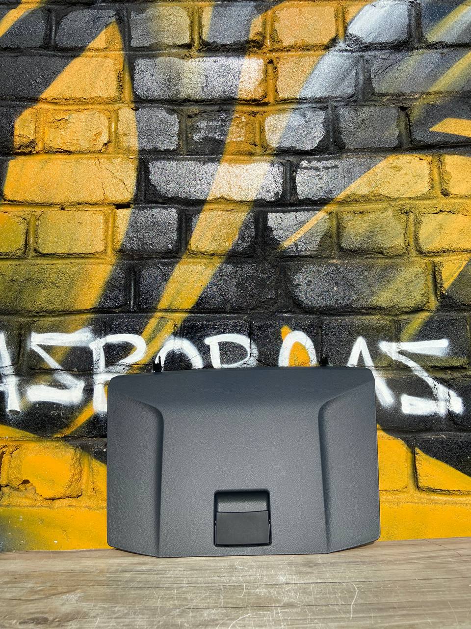 b217880516e932cd43d941a41e474e5b.jpg Крышка бардачка Газель Некст центральная