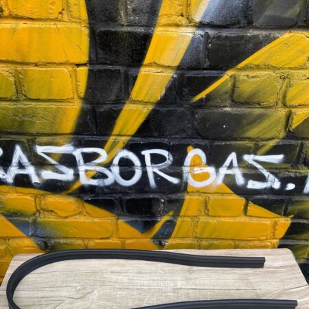 Уплотнитель капота газель