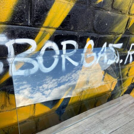 Стекло кабины 3302 заднее