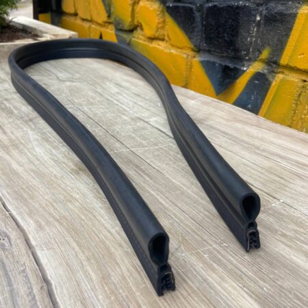 Уплотнитель капота газель