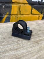 Кронштейн задней трубы пластик