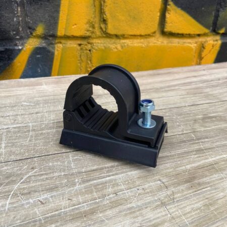 Кронштейн задней трубы пластик