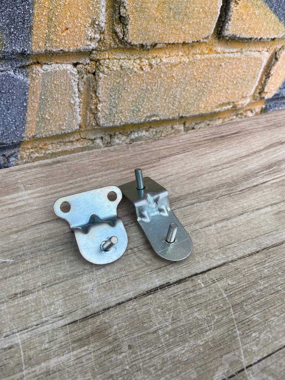 5895e8350e91305cdcca09edff0e42a4.jpg Кронштейны крепления воздушного фильтра Газель Бизнес кт